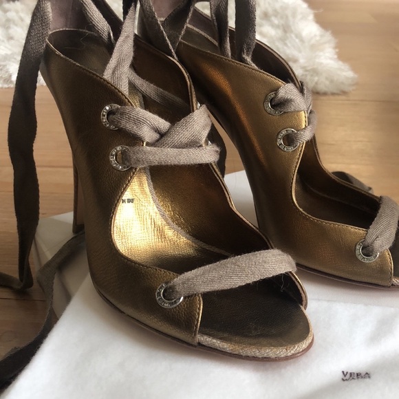 Luxury Designer Vera Wang Gold Palm High Heels - NWT - Picture 4 of 7